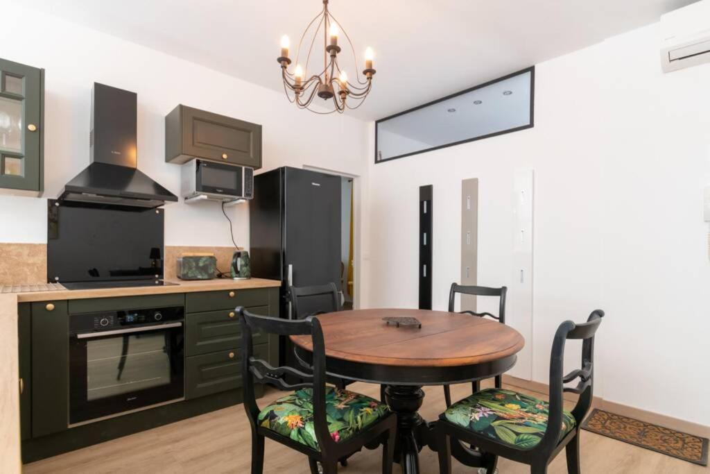 Bien D'Exception En Face Du Palais Des Papes Apartment Avignon Ngoại thất bức ảnh